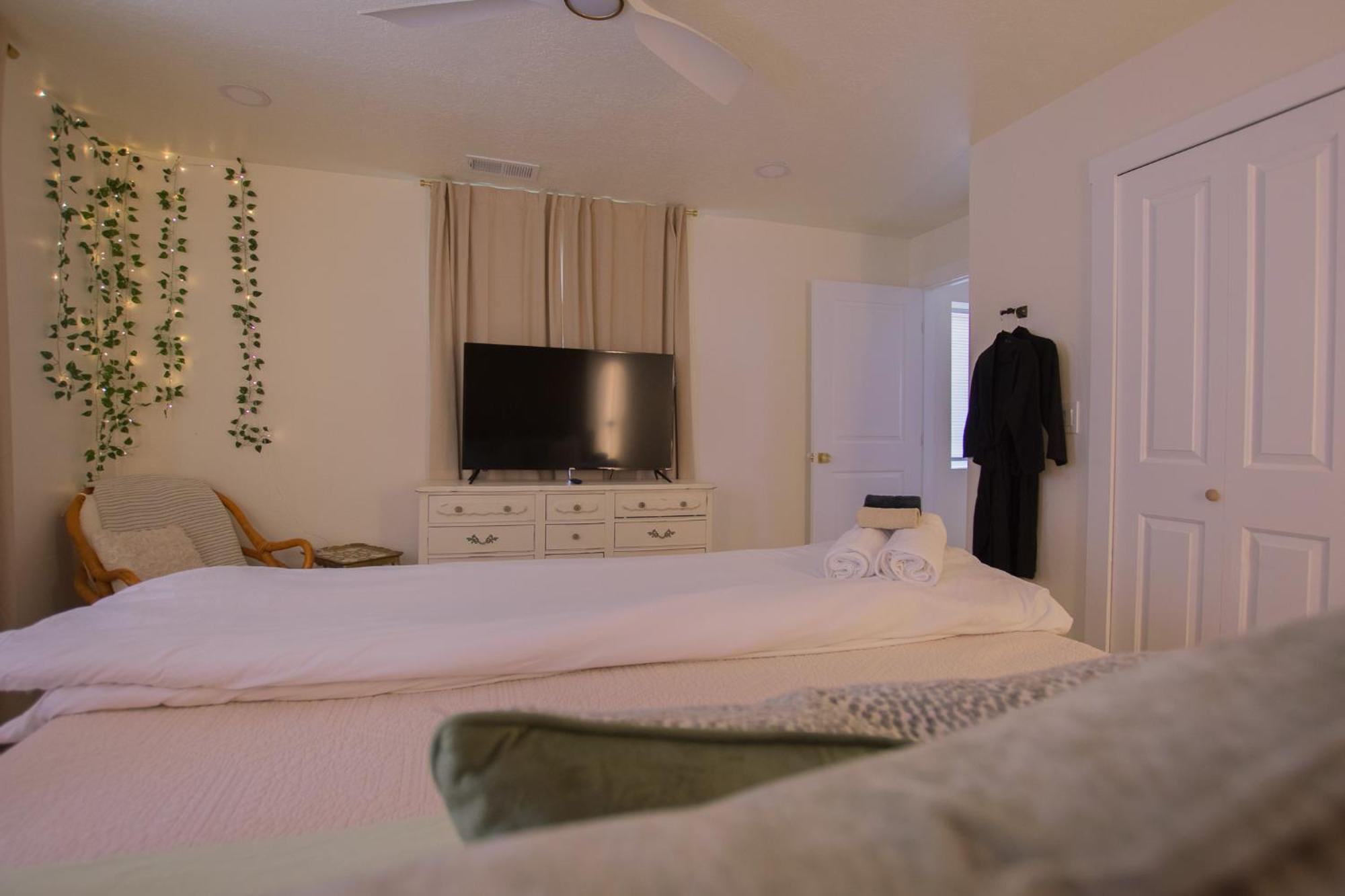 Bohemian Chic An Eclectic Escape-Hot Tub-Pet Friendly-No Pet Fees! Villa Albuquerque Ngoại thất bức ảnh