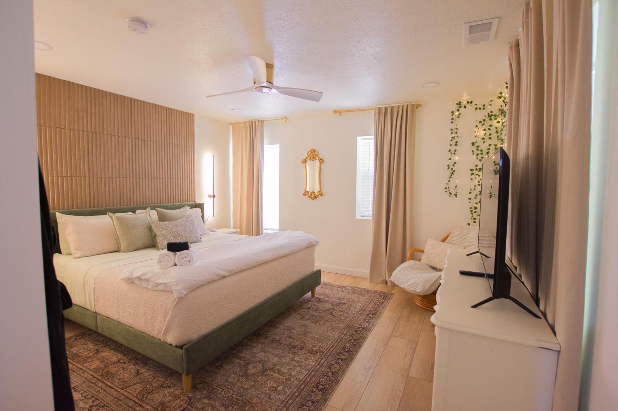 Bohemian Chic An Eclectic Escape-Hot Tub-Pet Friendly-No Pet Fees! Villa Albuquerque Ngoại thất bức ảnh